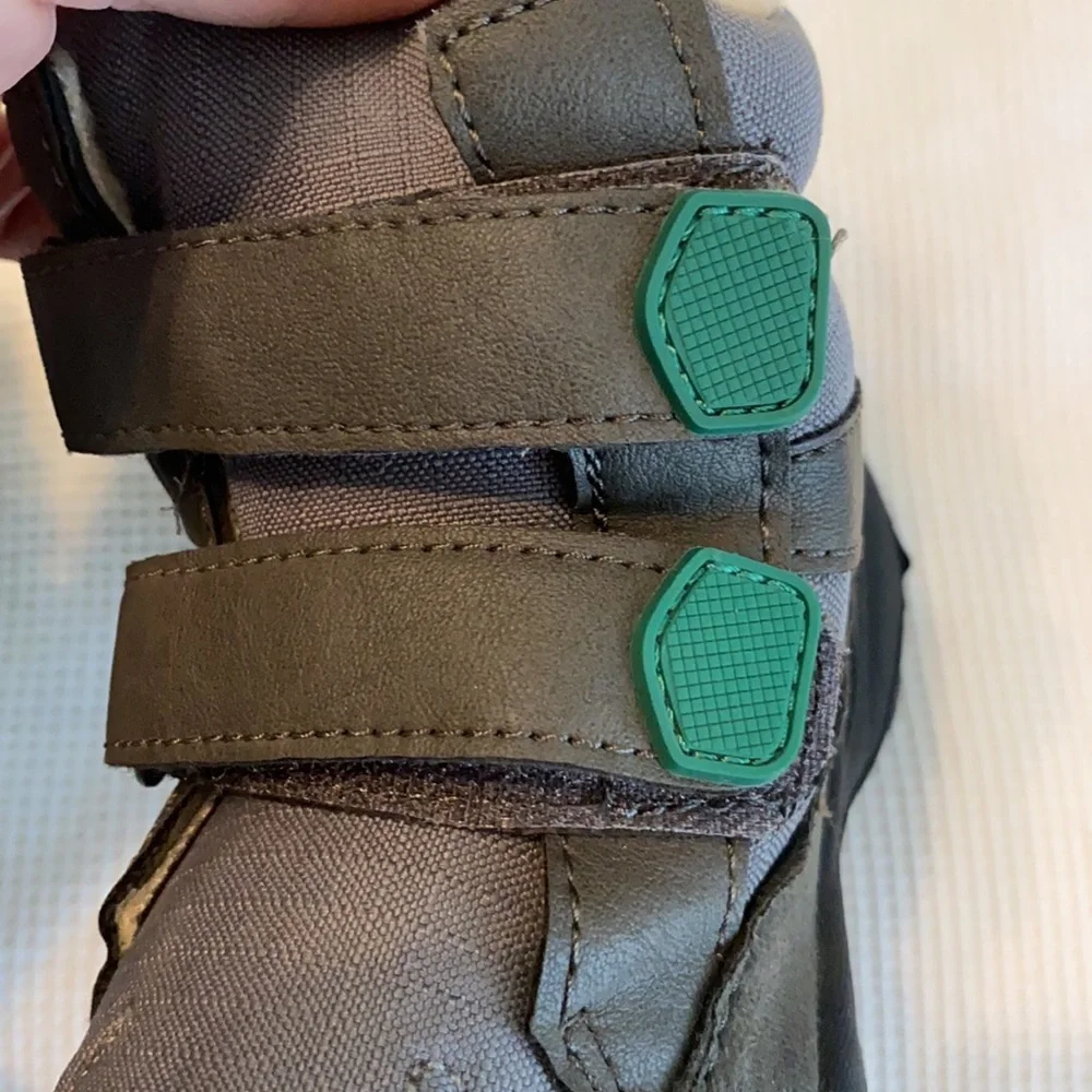 Carter’s kids Boots Dunes size 11 gray and green